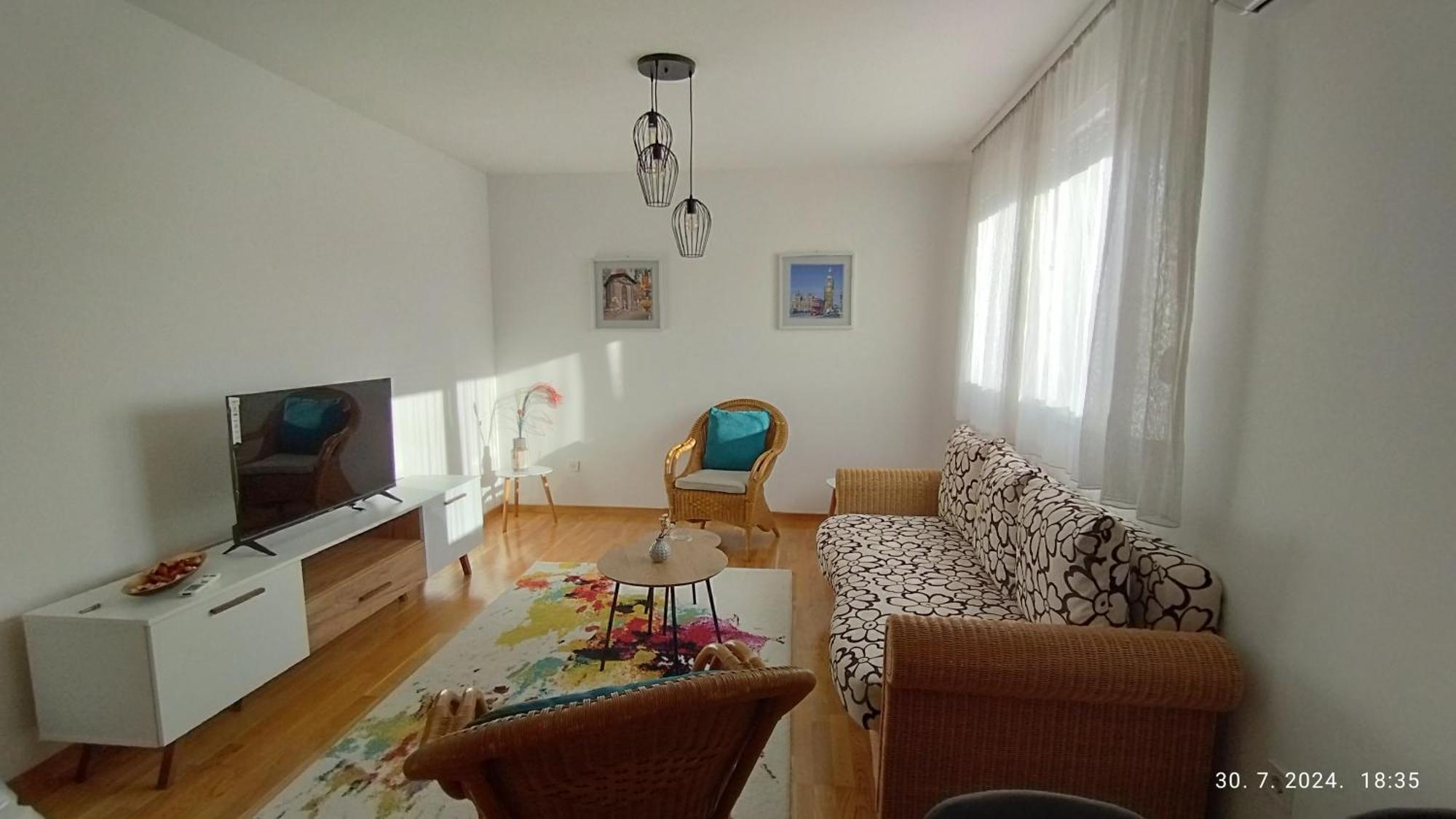 Hare Apartment *